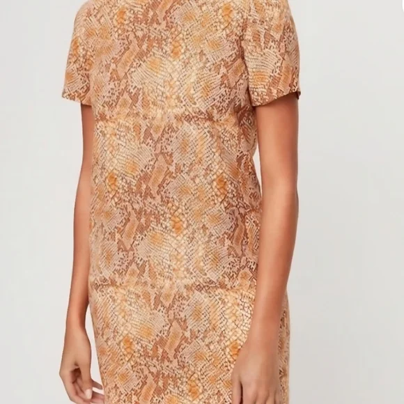 Aritzia Babaton Patricio Dress Wmn 4 Snake Python Print Short Sleeve Mini Shift - Picture 4 of 15